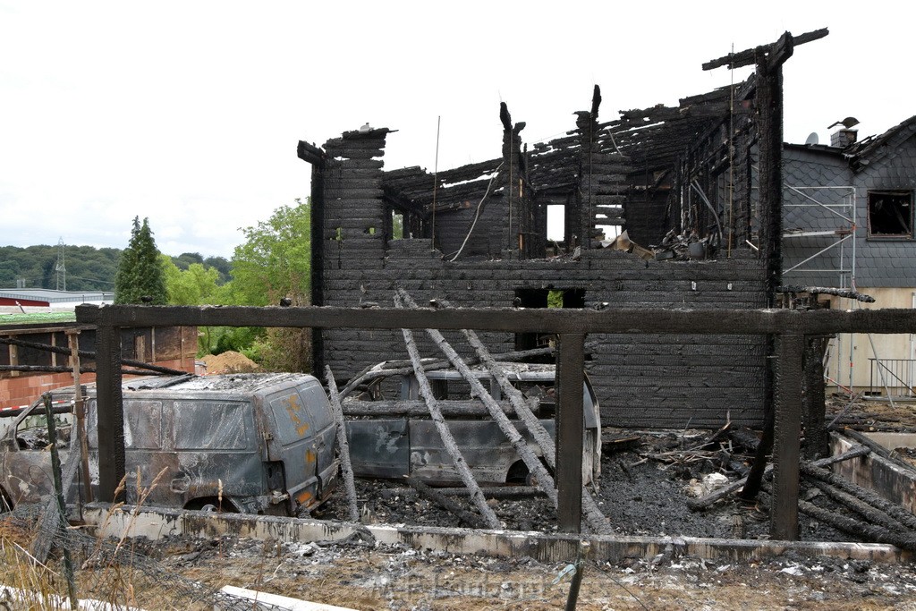 Schwerer Brand in Einfamilien Haus Roesrath Rambruecken P025.JPG - Miklos Laubert
